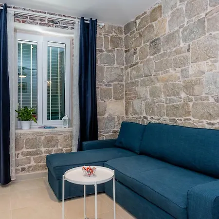 Modern Stone Studio In The Heart Of Split Apartman