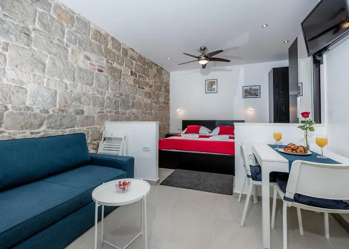 Modern Stone Studio In The Heart Of Split Апартаменты